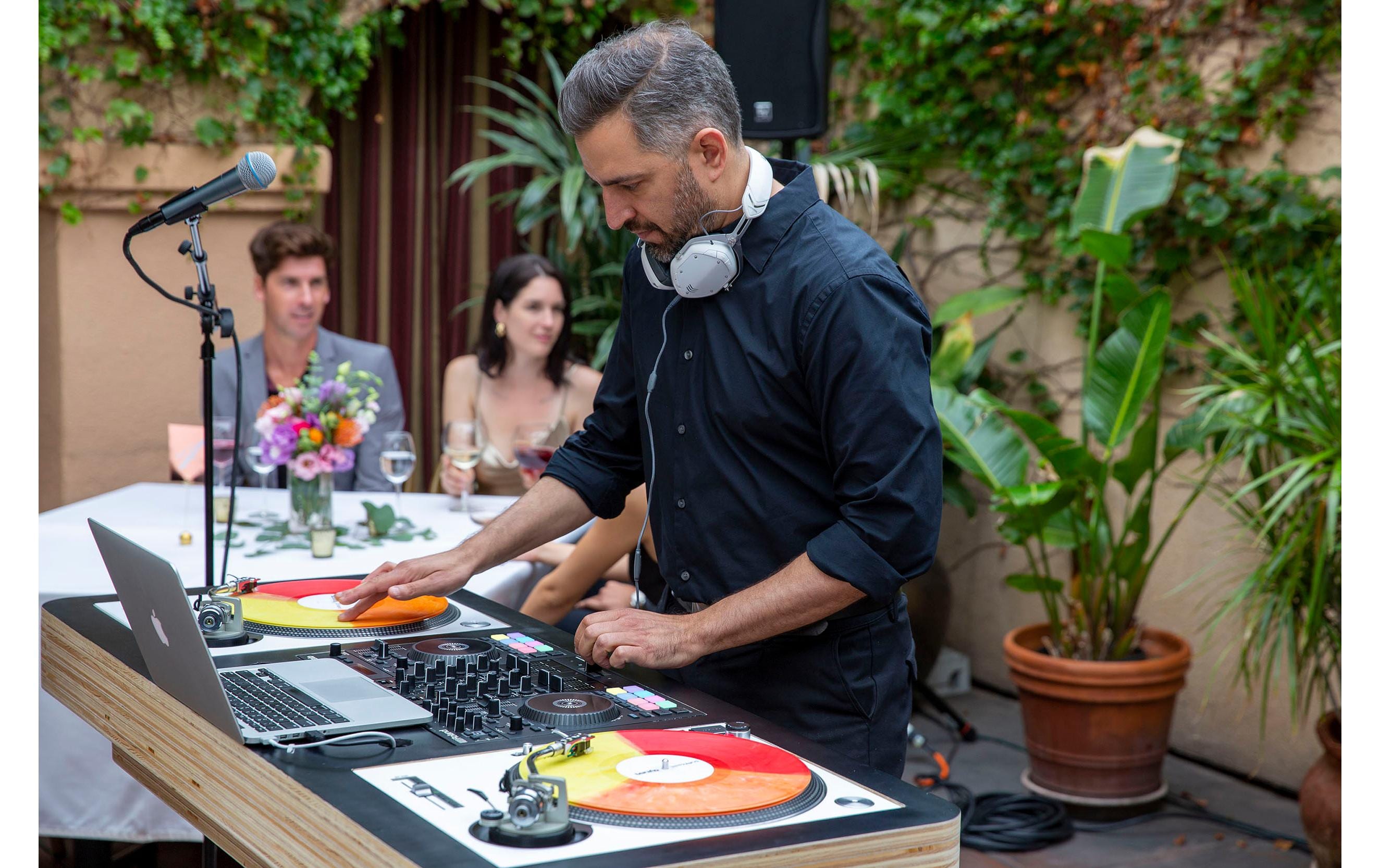 DJ-Controller DJ-707M<br>Für DJs, die mehr wollen, als nur Tracks zu mixen