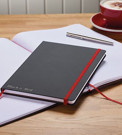 Oxford Notizbuch - Hart Etui - Gefüttert - A5 - Schwarz/Rot