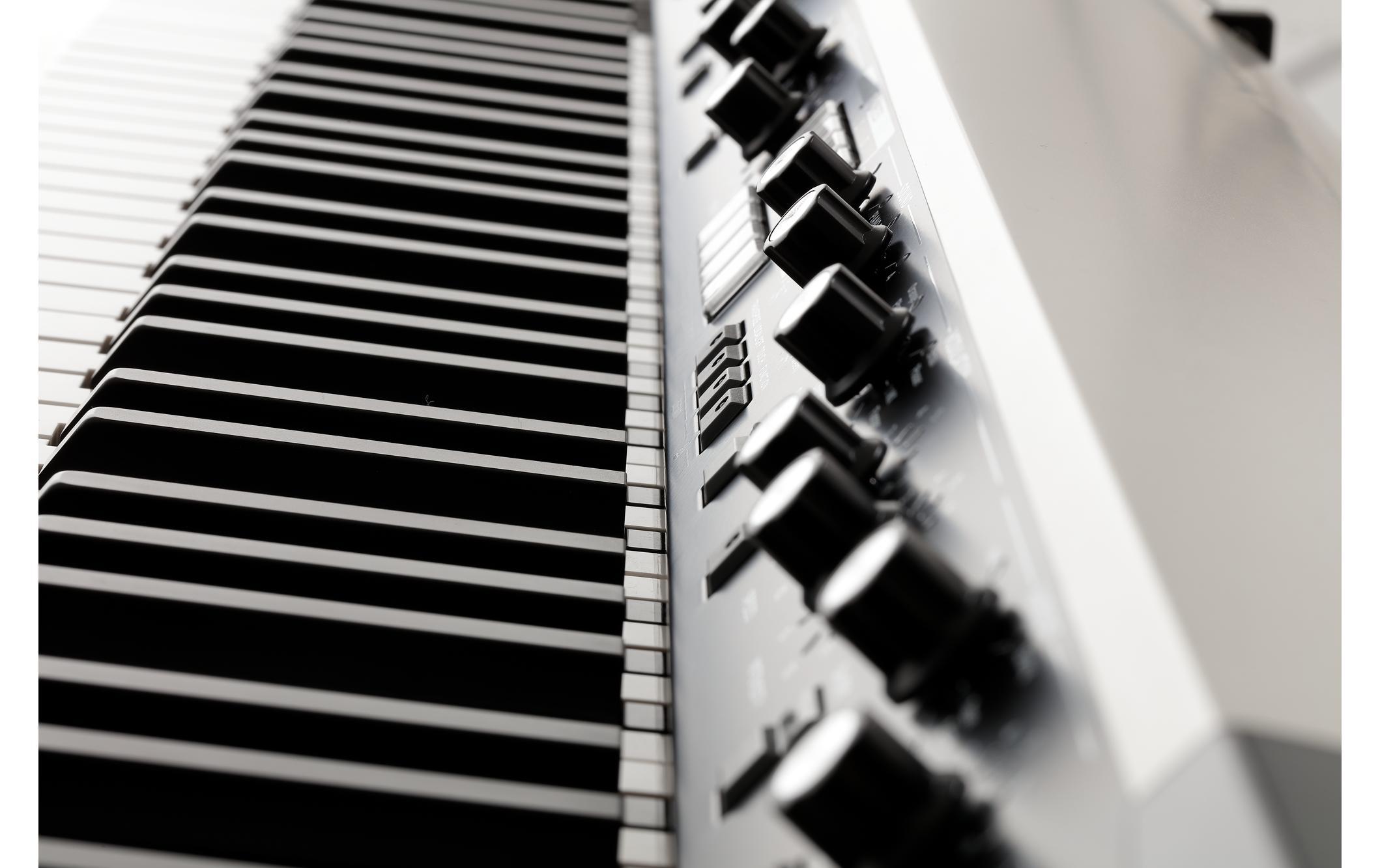 E-Piano SV2-73S<br>Stagepiano mit 73 Tasten und integrierten Lautsprechern