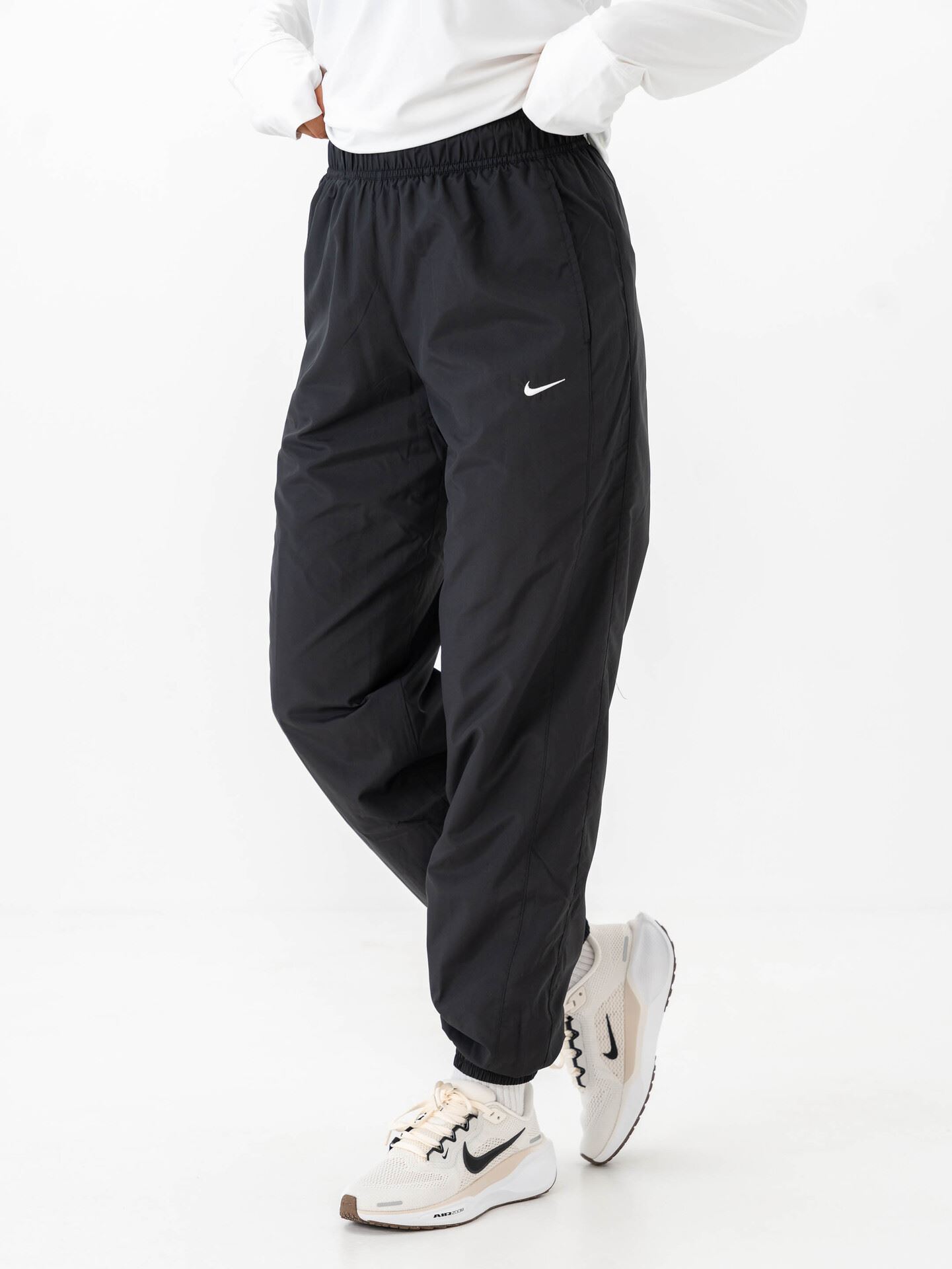 Sportswear Essential Woven Mid-Rise Jogger