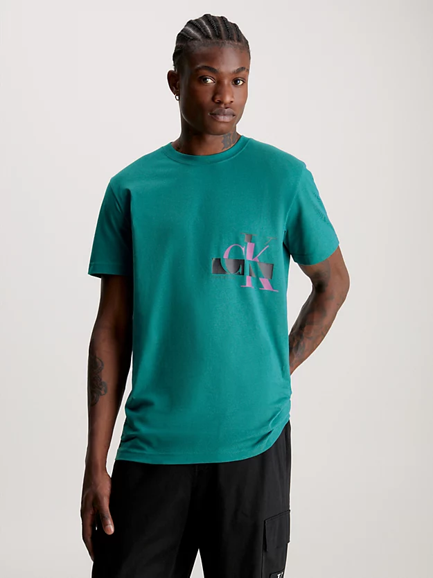Camiseta com monograma