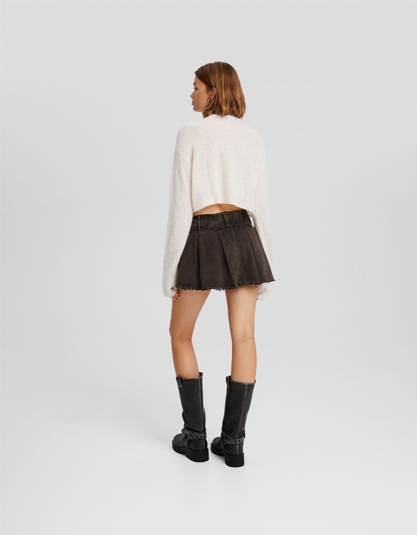Saia-calça de sarja desbotada com pregas caixa