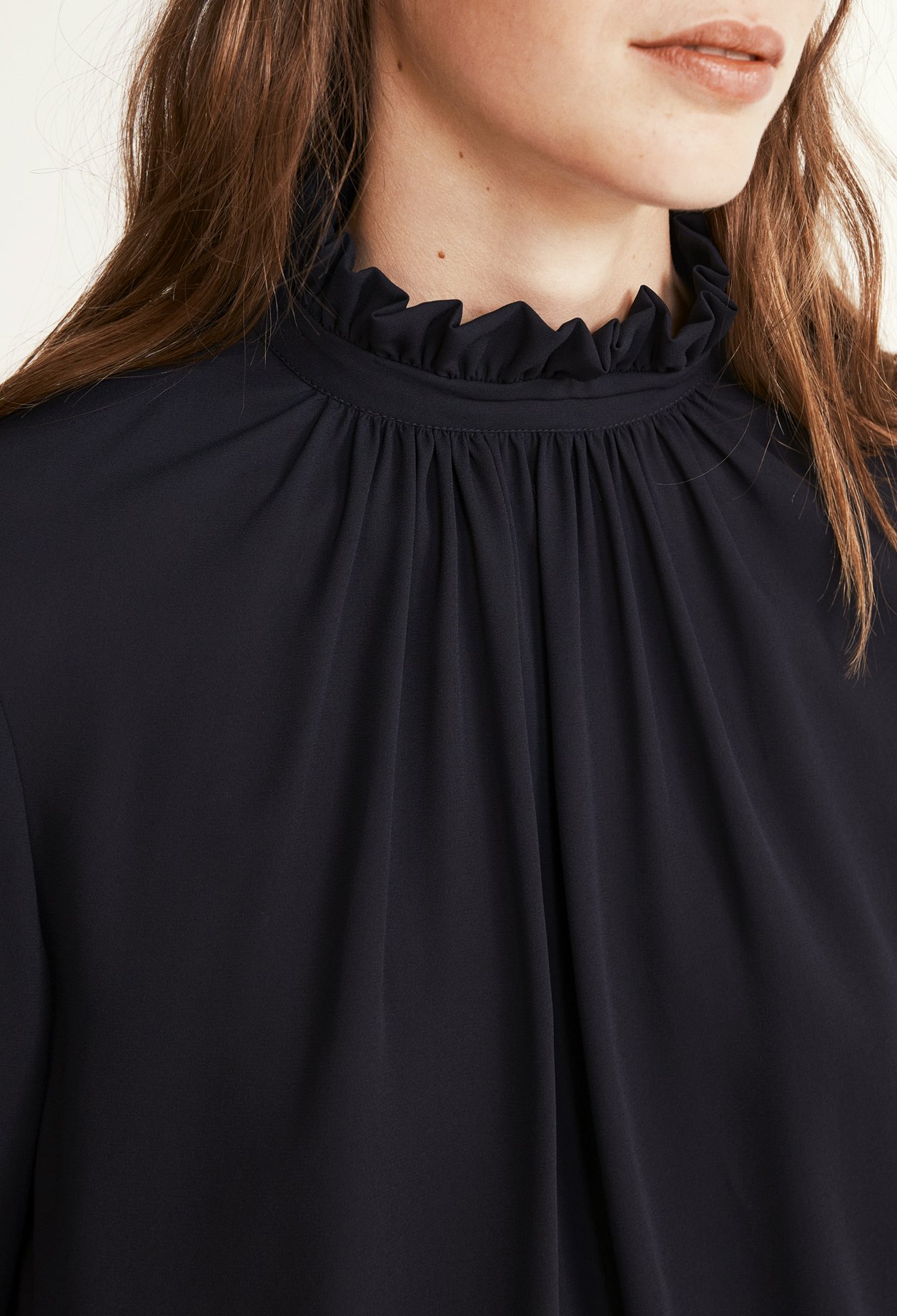 Blouse &agrave; col victorien