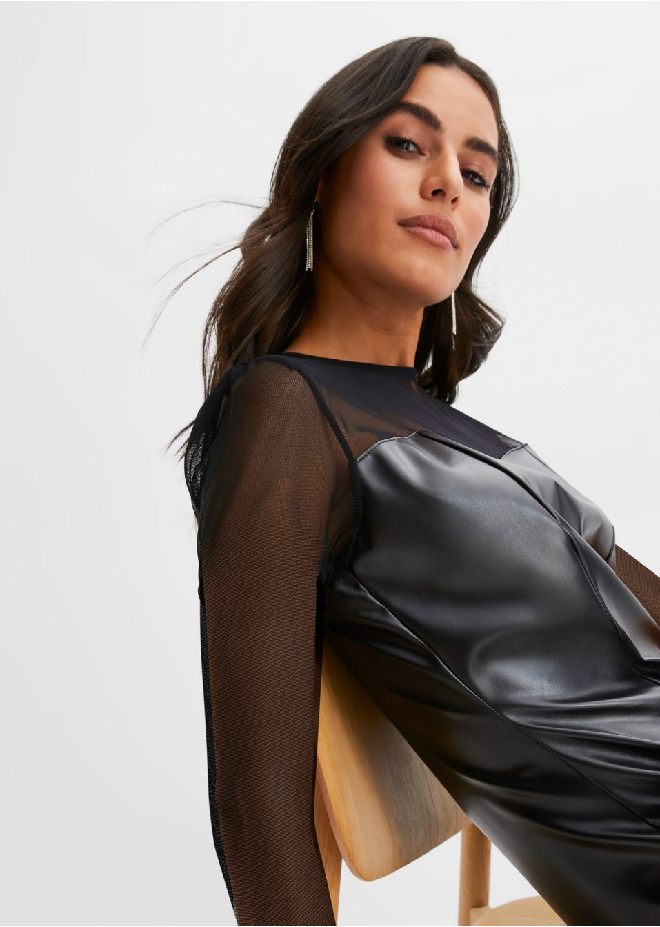 Robe avec empiècement en mesh