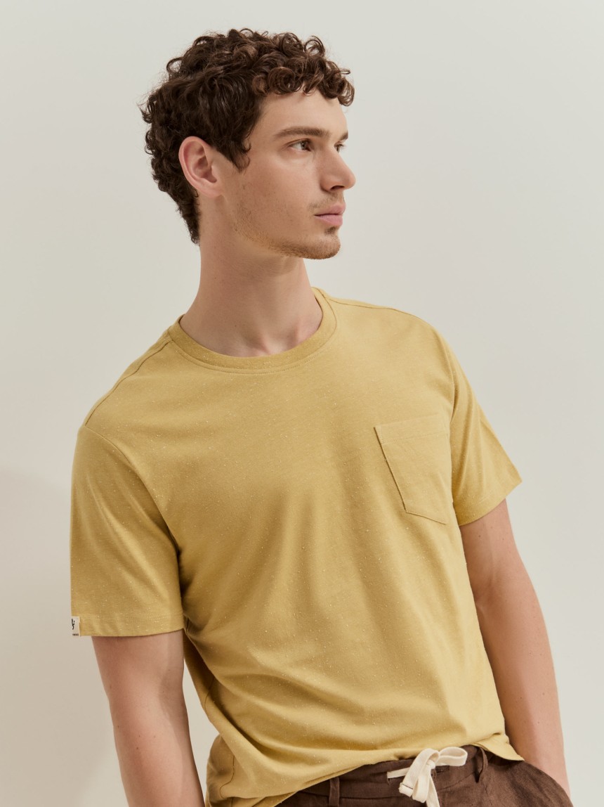 T-shirt em algodão com bolso