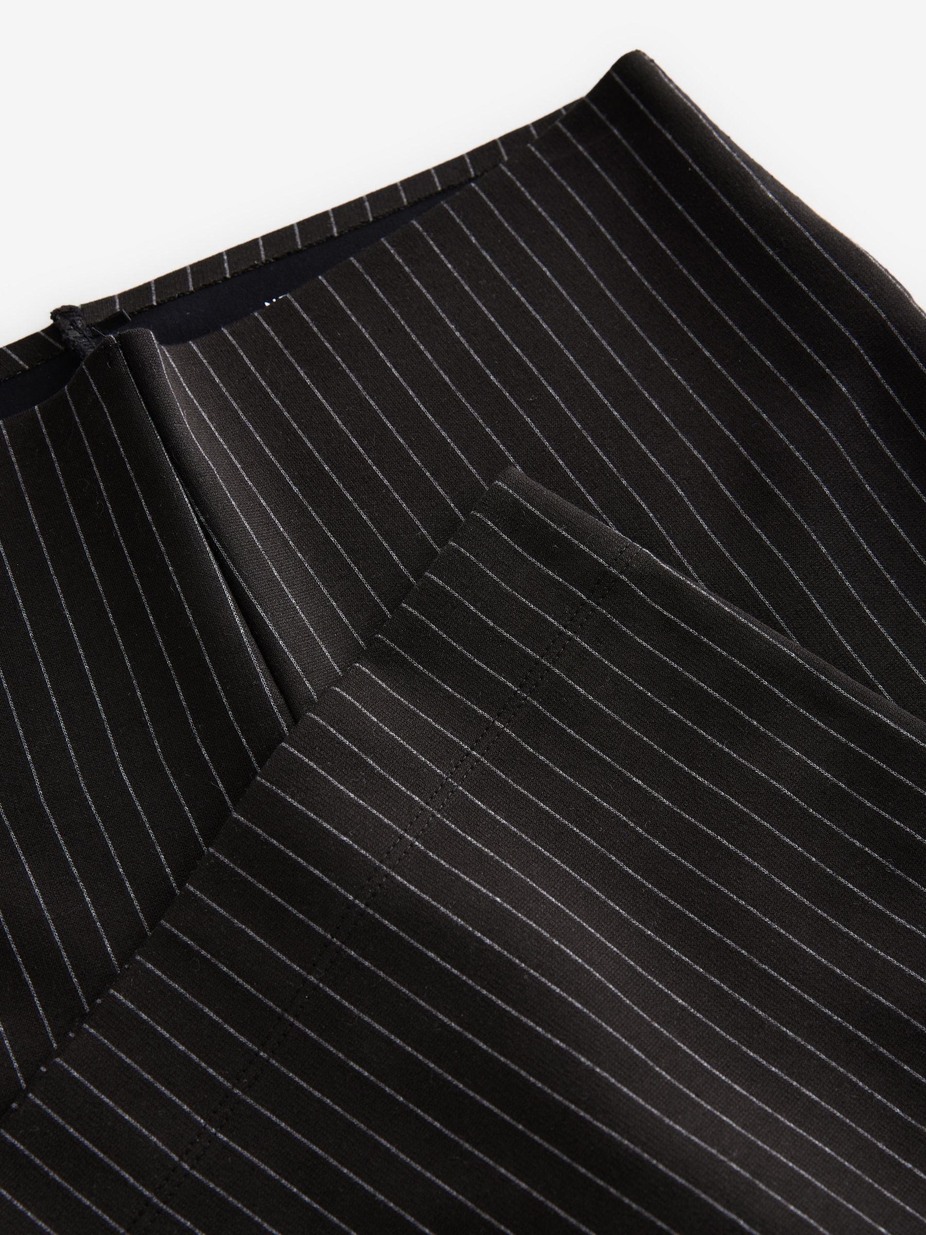 Zwart met krijtstreep - Smoothing Ponte Jersey Broek met Wijde Pijpen