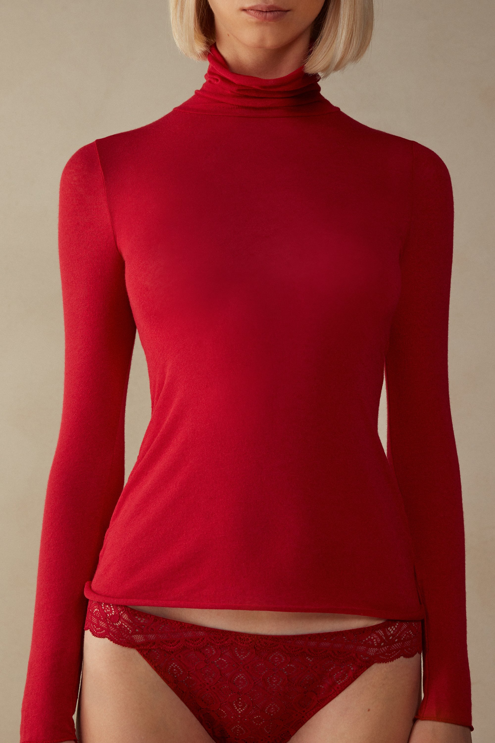 Camiseta de manga comprida com gola alta em cashmere modal ultraleve