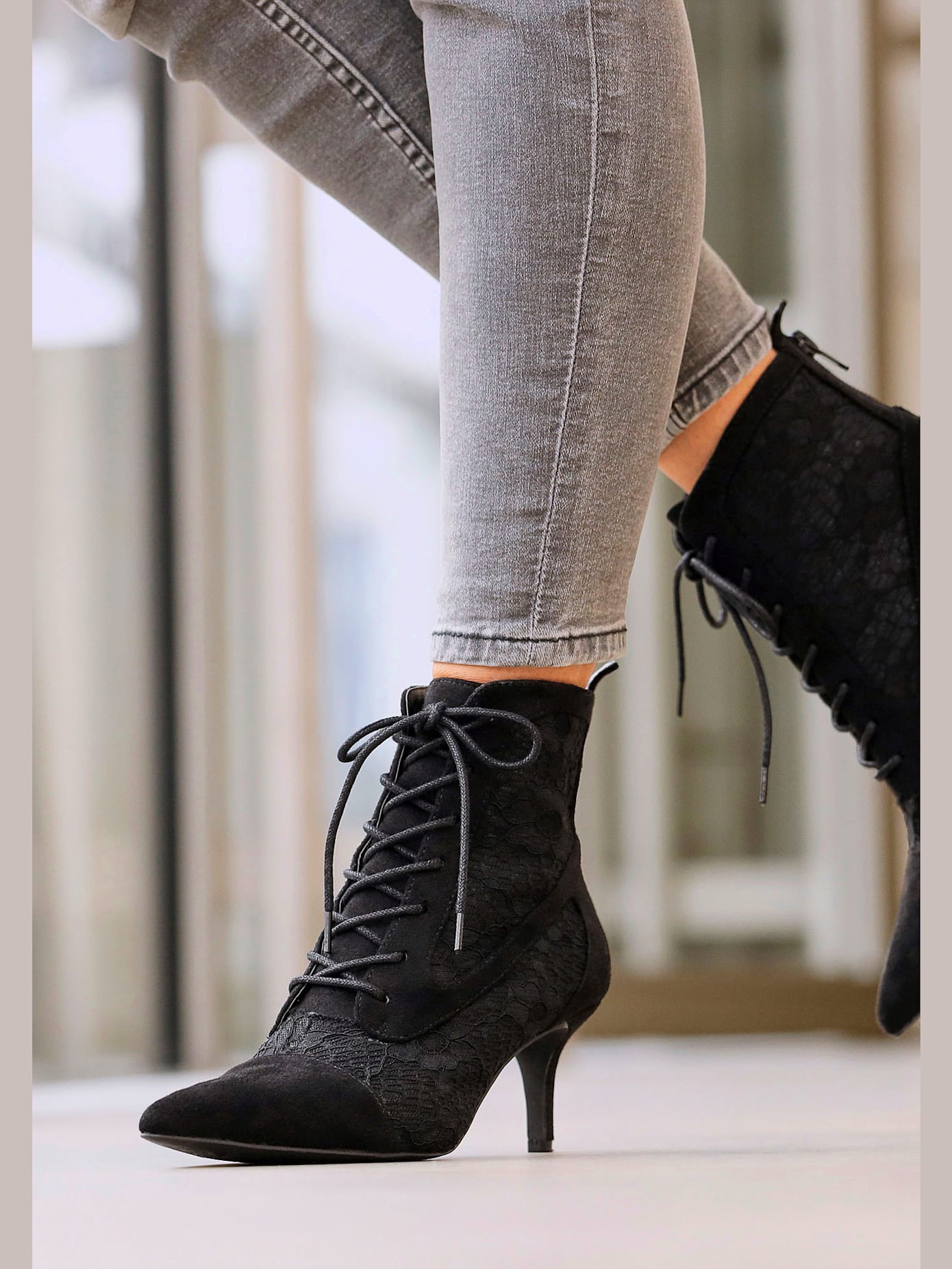 Bottines à lacets détails en dentelle tendance