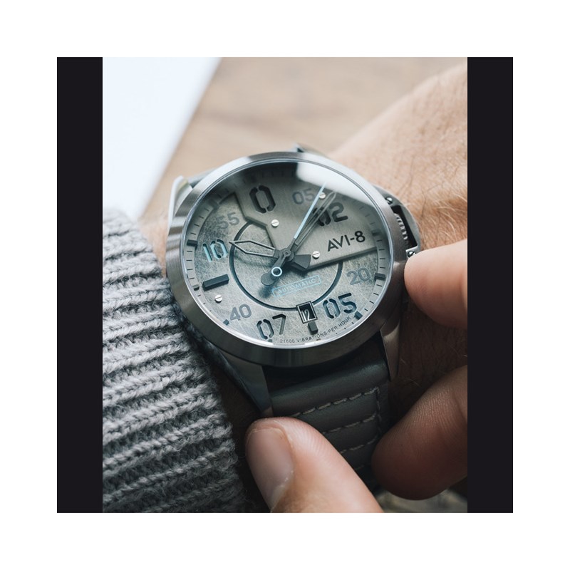 Montre homme automatique japonais AVI-8 - Bracelet cuir - 3 aiguilles avec date