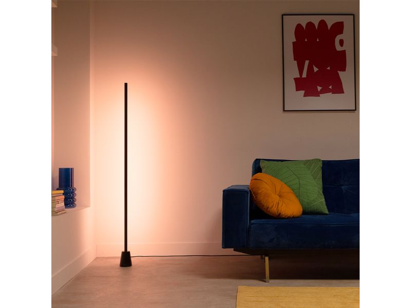 WiZ Gradient Stehleuchte RGBIC 1.4 m Stehleuchte mit RGBIC-Technologie und minimalistischem Design