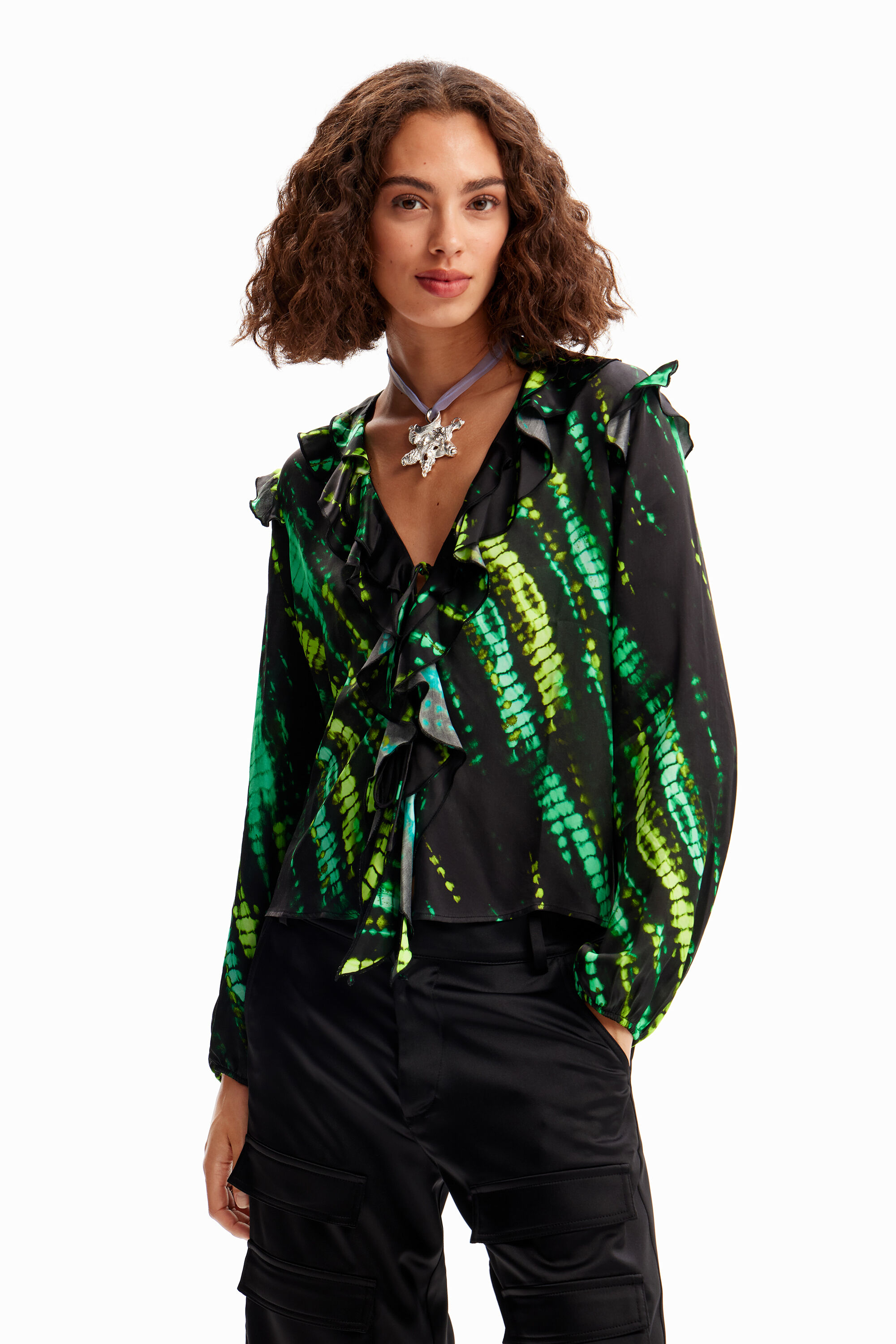 blusa tie-dye com babados