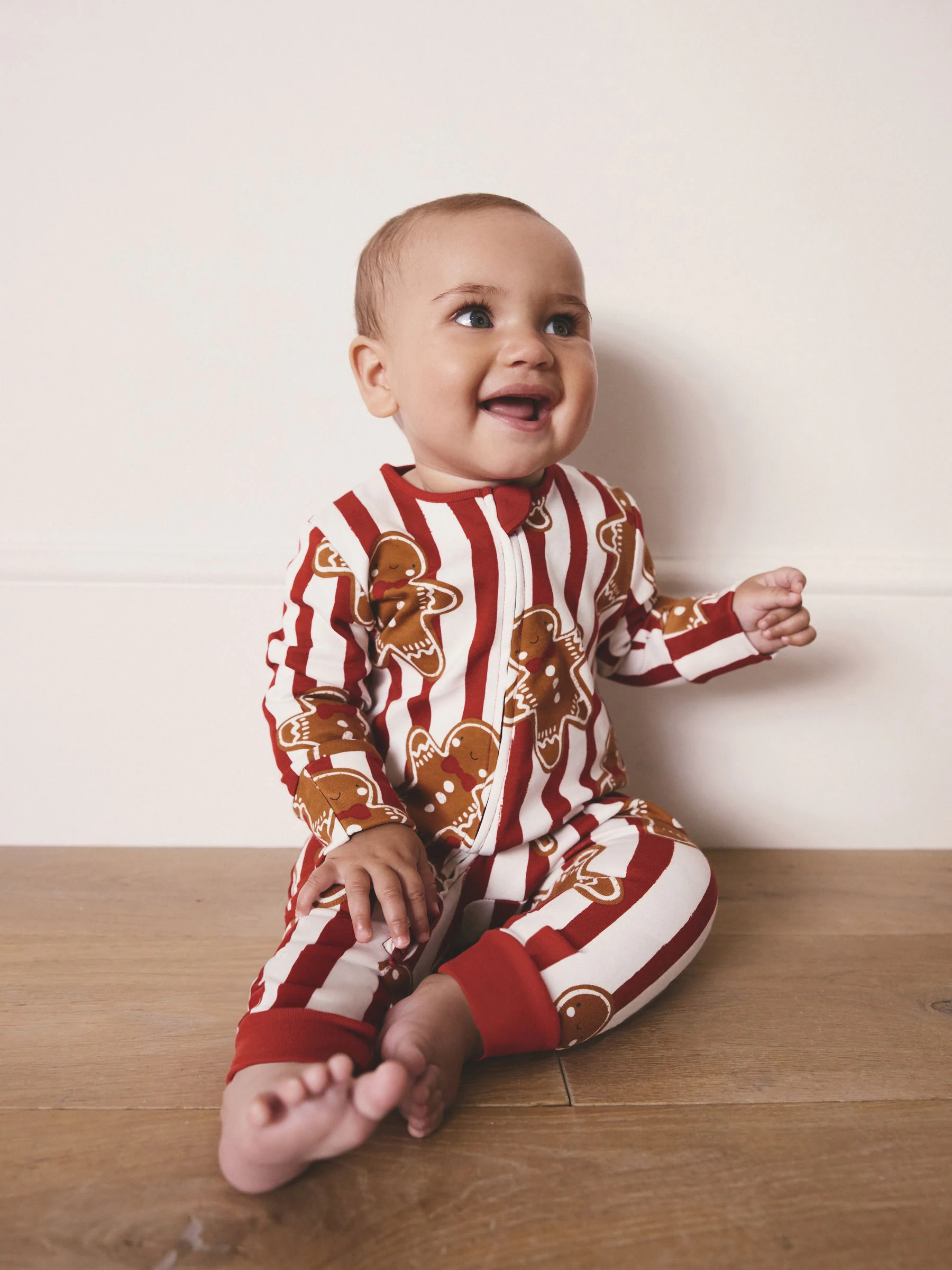 Rood met peperkoekprint - Matching Family - Kerstbabypyjama (0mnd -3jr)