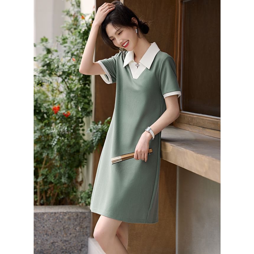 Jeonseon - Mini-shiftjurk met kraag, contrasterende rand en gespen, met elleboogmouwen