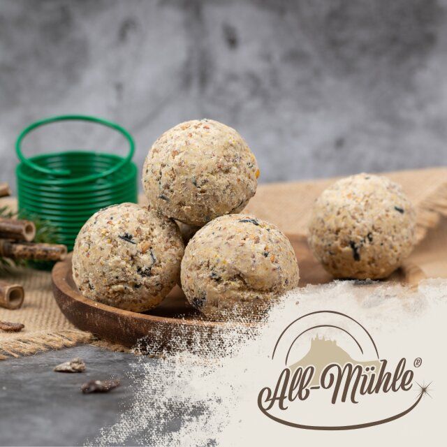 Lyra Pet® Meisenknödel aus der Alb-Mühle ohne Netz à 85 g inkl. Spender - Vollkorn & Früchte