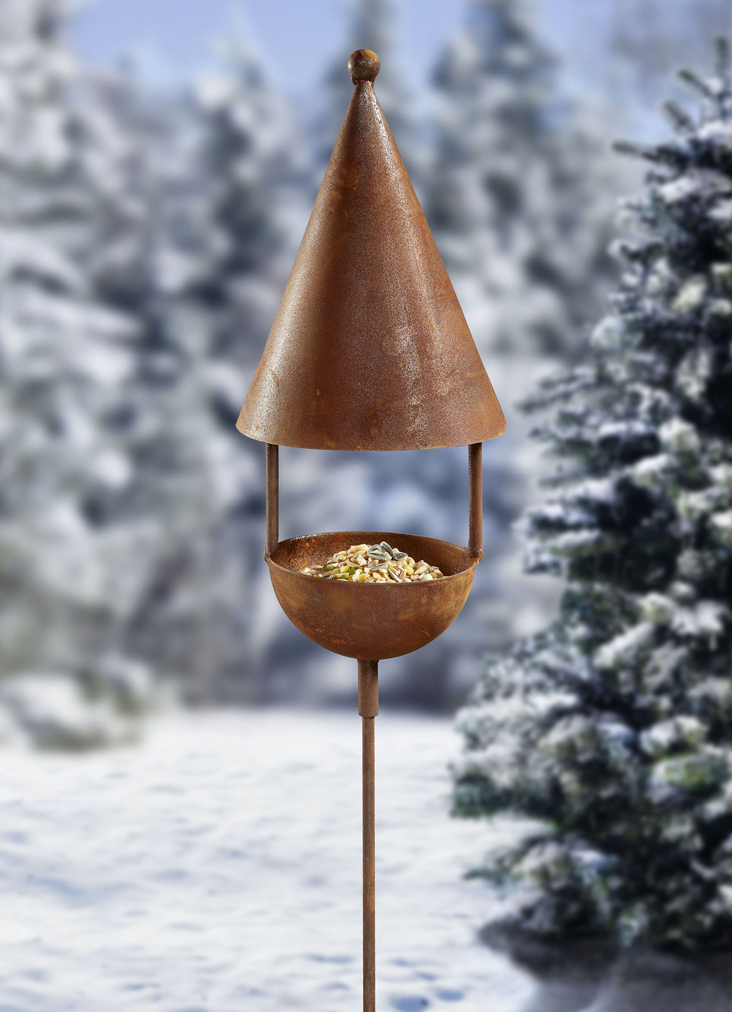 Futterhaus aus gerostetem Metall