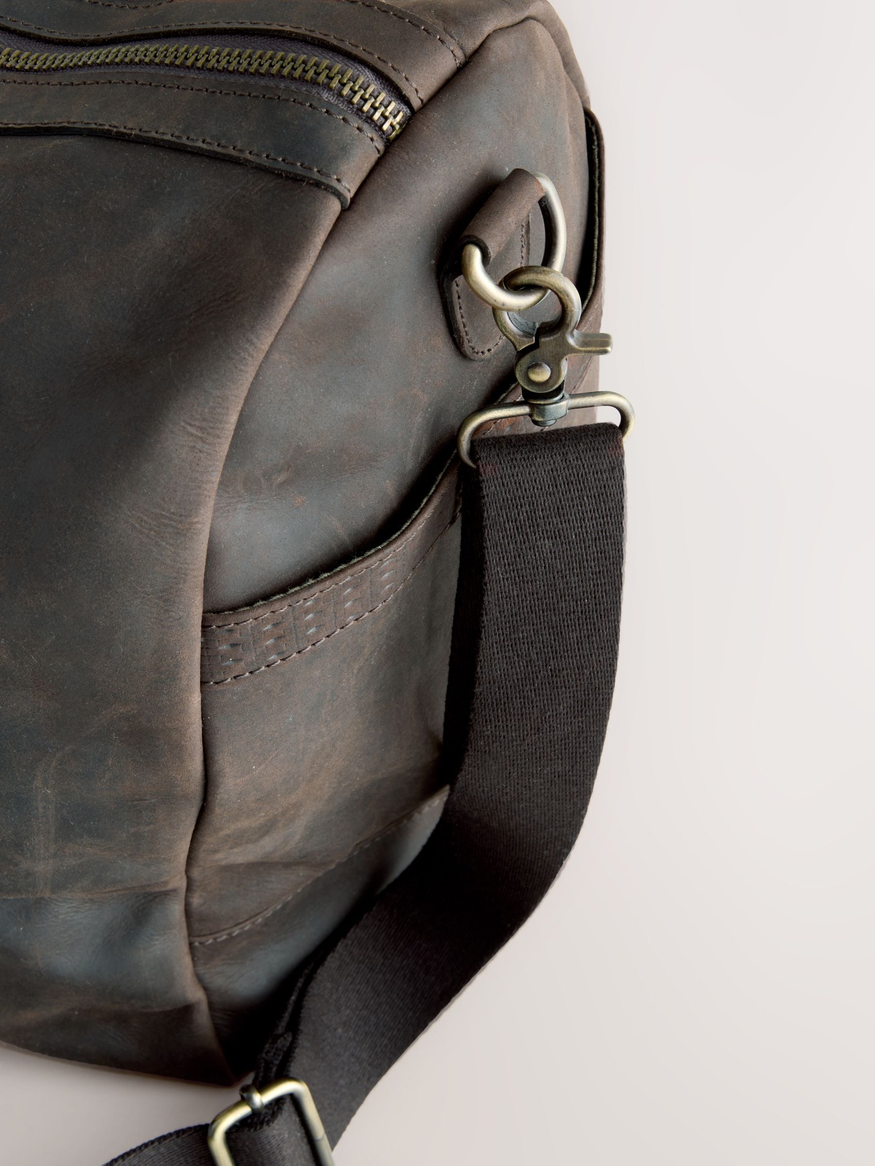 Bruin - Textured Oily Leather Holdall