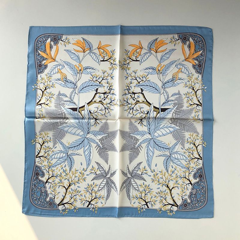 Frior - Zijden sjaal met bloemenprint