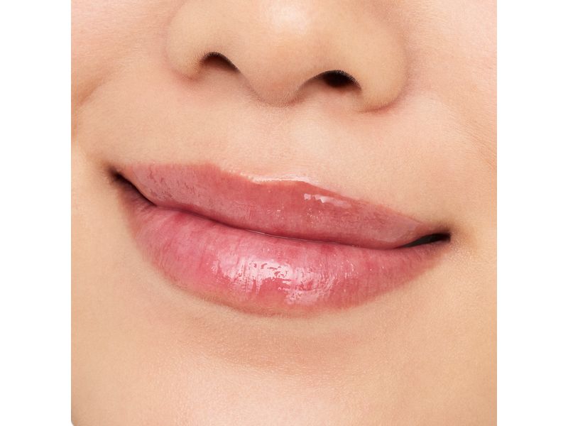 essence Lip Booster Hydra Kiss 08 Mocha Glow Pflegendes Lippenöl in einem dunklen Nude-Ton