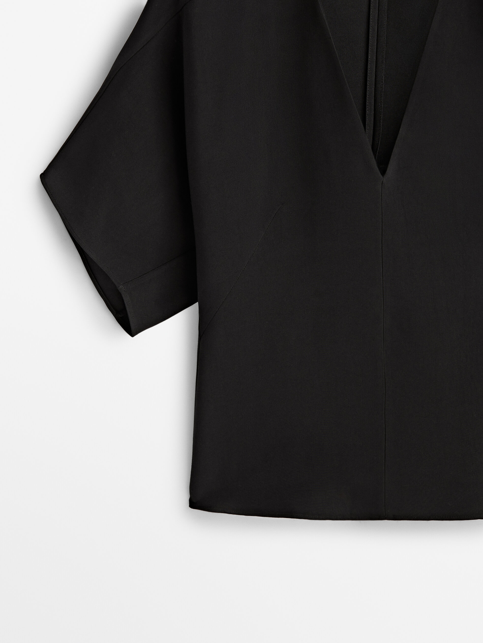 Body preto com decote em V - PRETO