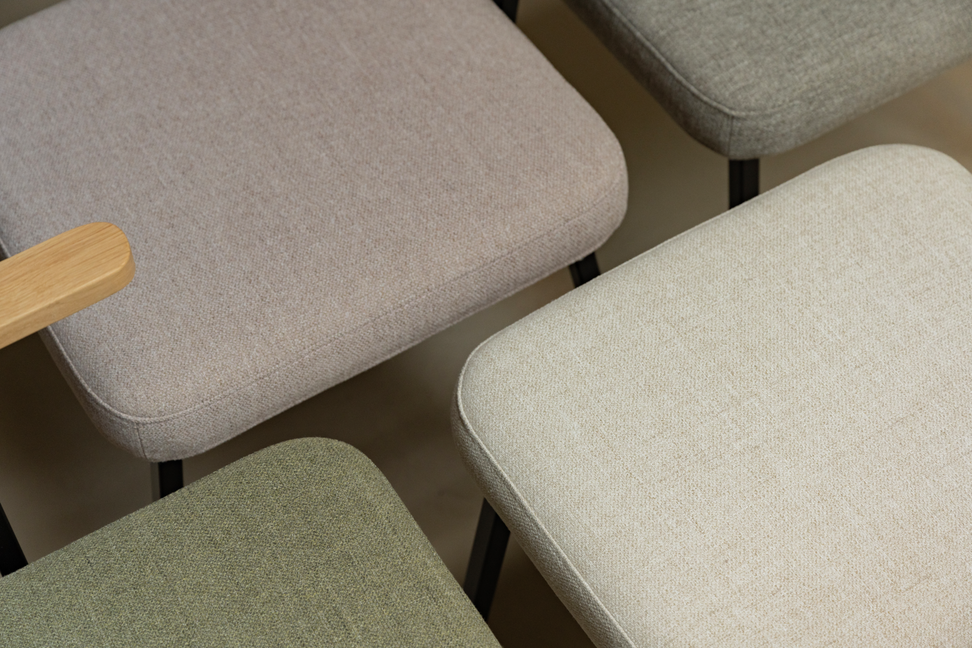 Studio HENK eetkamerstoel Ode Chair - Smart Collectie Stof: Orion Turtle 88 | Frame: Zwart