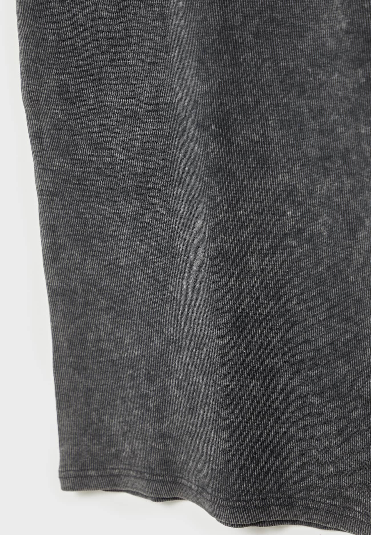 Vestido longo canelado com efeito desbotado