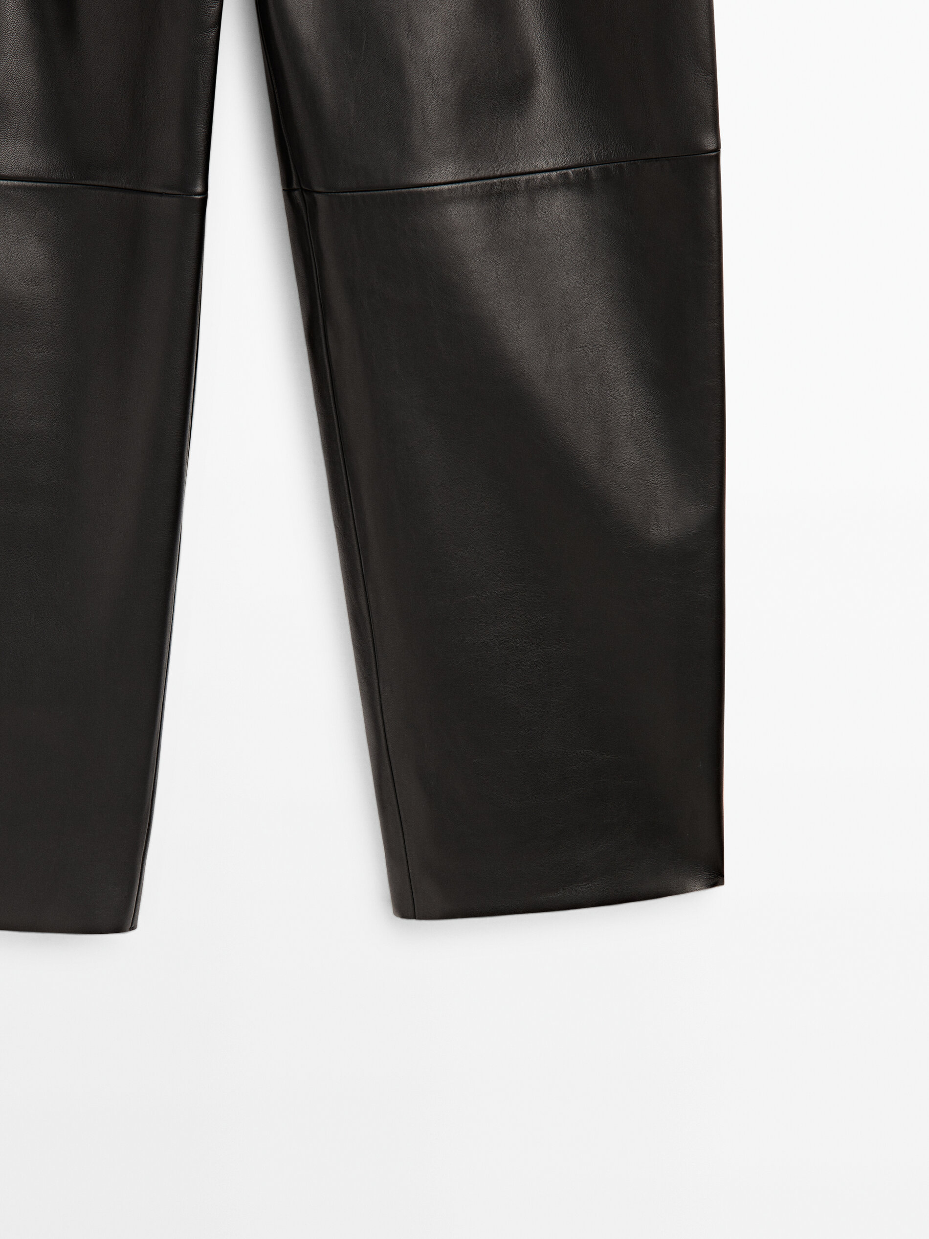 Calça plissada em couro napa - PRETA