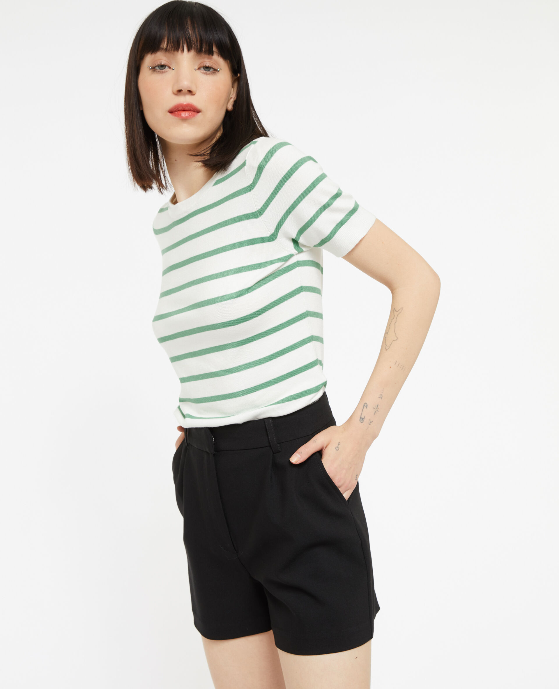 Pull manches courtes rayé en maille fine - Vert olive