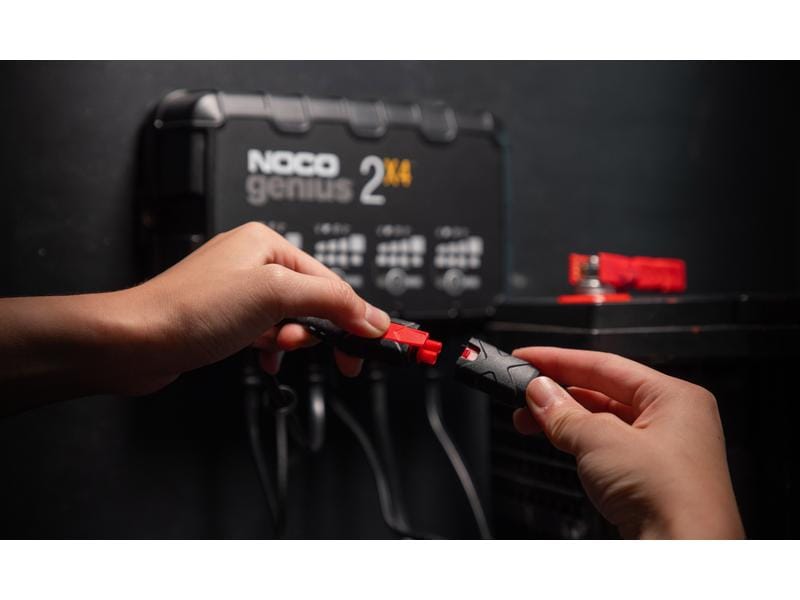Noco Batterieladegerät GENIUS2 x 4 4x 6-12 V / 2 A Vier Bank Ladegerät für 6 bis12 V Autobatterien