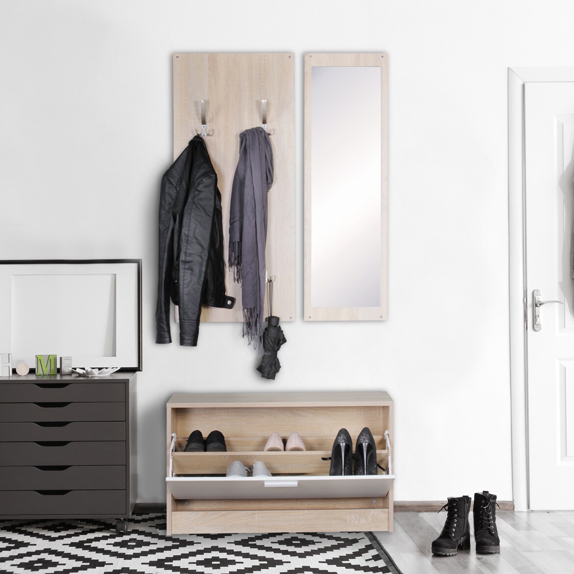 KADIMA DESIGN Wandgarderobe DELFT mit Spiegel: Weiß, Platz für 8 Paar Schuhe, 10 Metallhaken, Melaminharzbeschichtung