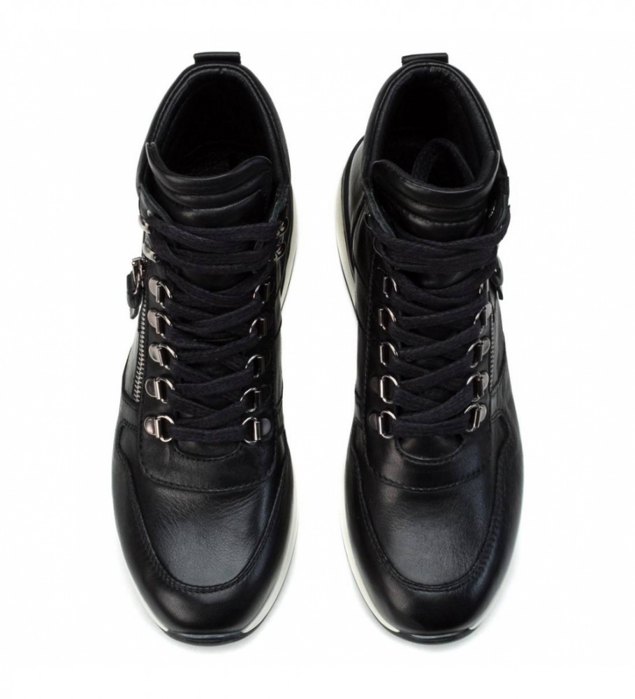 Botas de tornozelo Carmela em couro, modelo 068069, pretas.