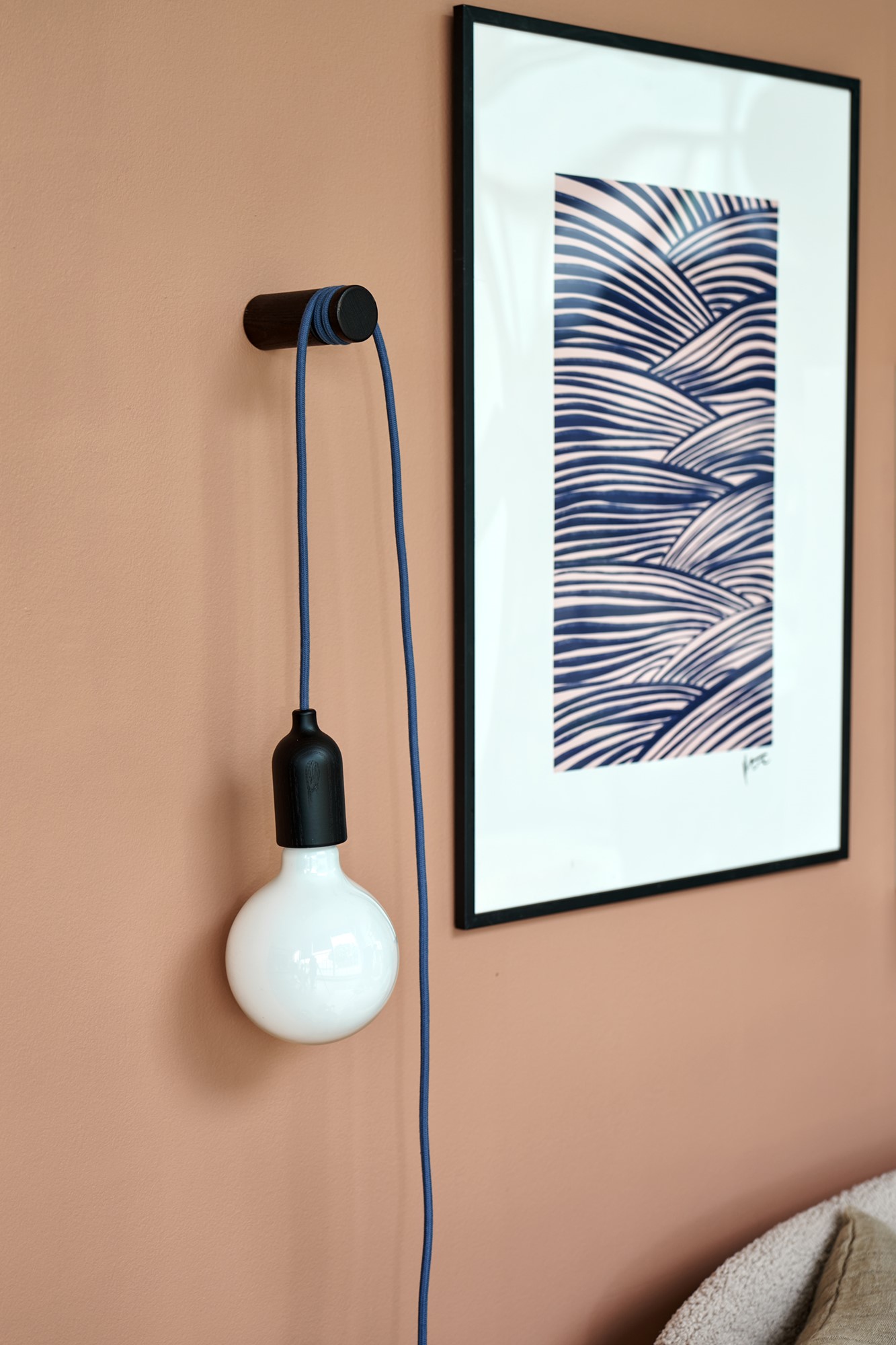 Plug-in pendellampe Wenge | Tekstilkabel/birketræ og termoplastisk fatning.  2,5 m. E27. | Anthracite, Dark Wood | Creative Cables