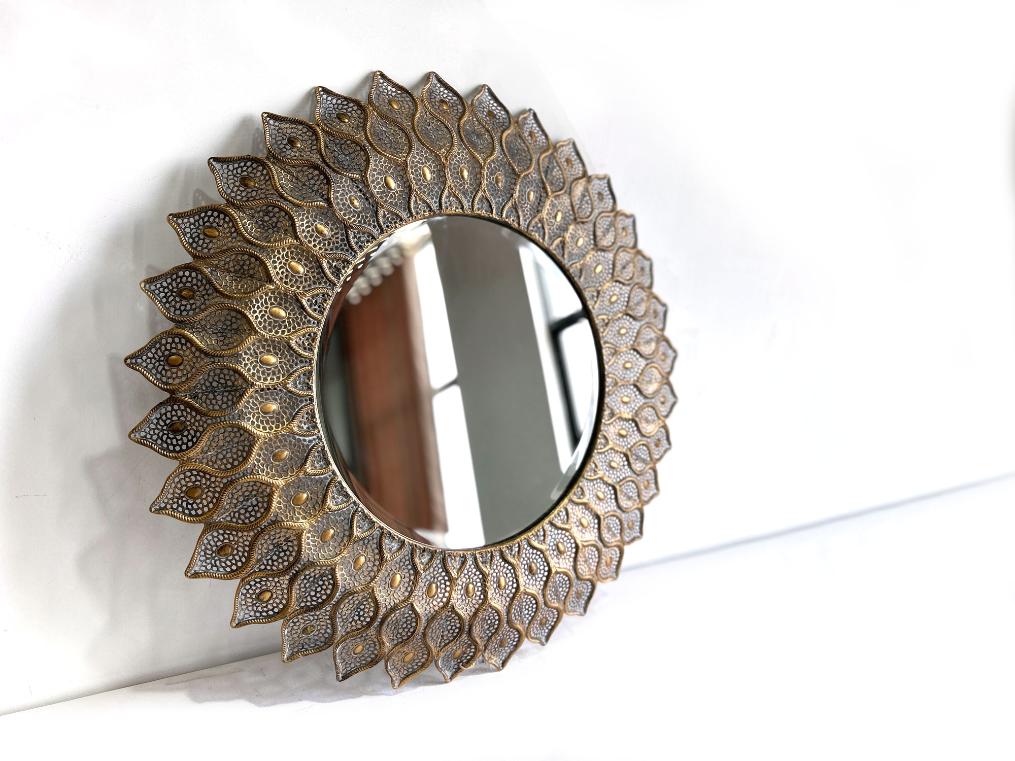 Spiegel ‘Montparnasse‘ aus Metall, antik gold, Ø 84,5 cm von fischer's lagerhaus