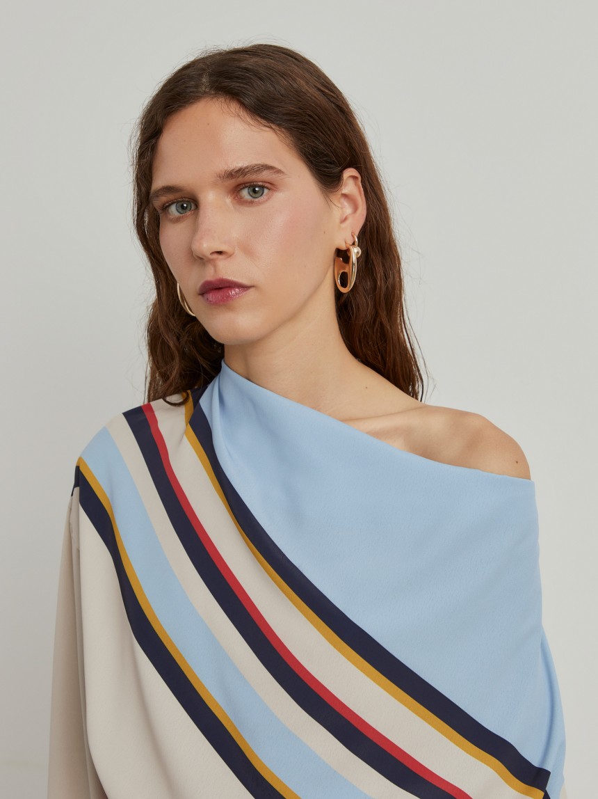 Blusa às riscas com drapeado