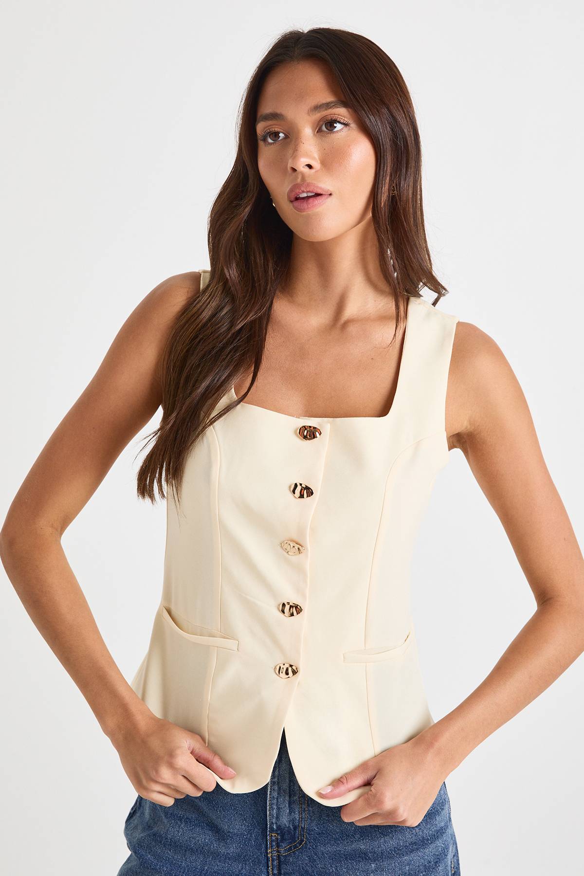 boohoo Square Neck Gold Button Waistcoat → Gilet à boutons dorés et col carré