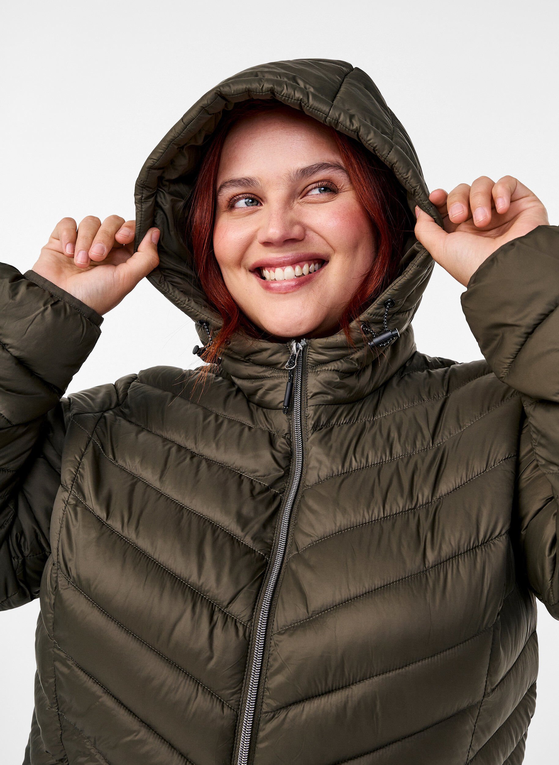 Letvægts jakke med hætte