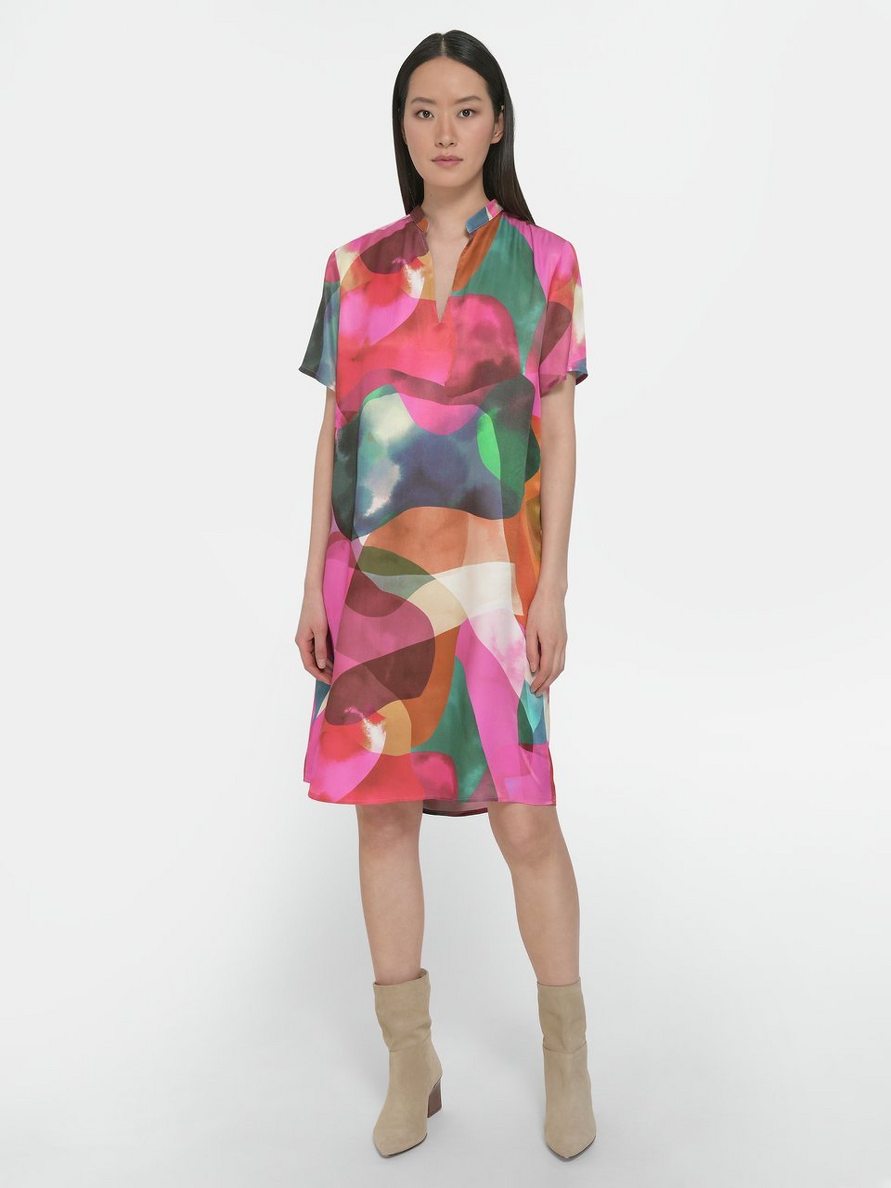 Kleid mit V-Ausschnitt