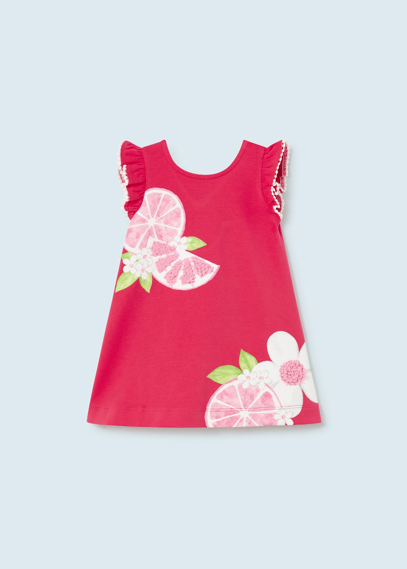 Vestido infantil com estampa feita de algodão sustentável.
