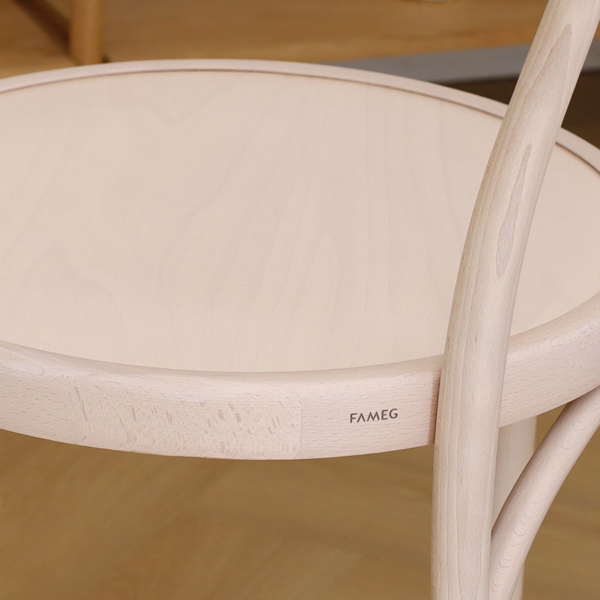 Houten eetkamerstoel met armleuningen Venice No. 9 whitewash