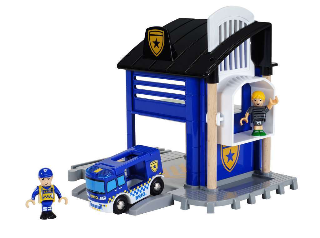 BRIO Spiel Polizeistation mit Einsatzfahrzeug