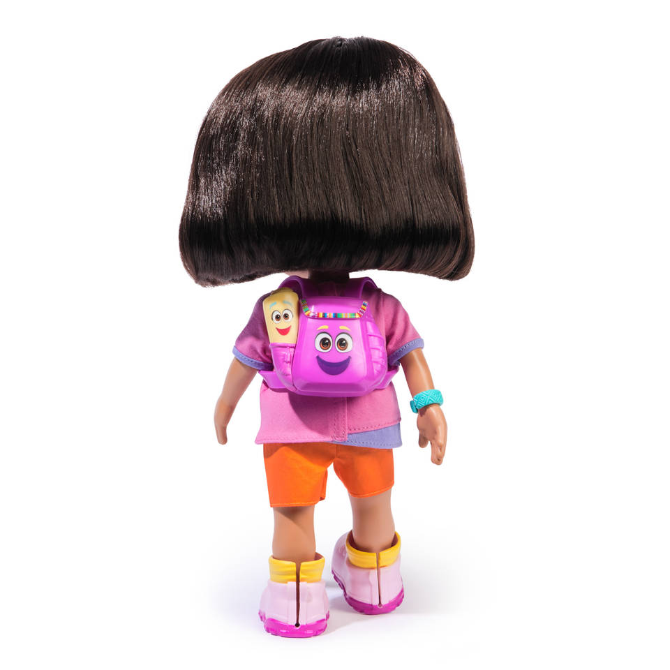 Dora pop met muziek poppenkleding en accessoires