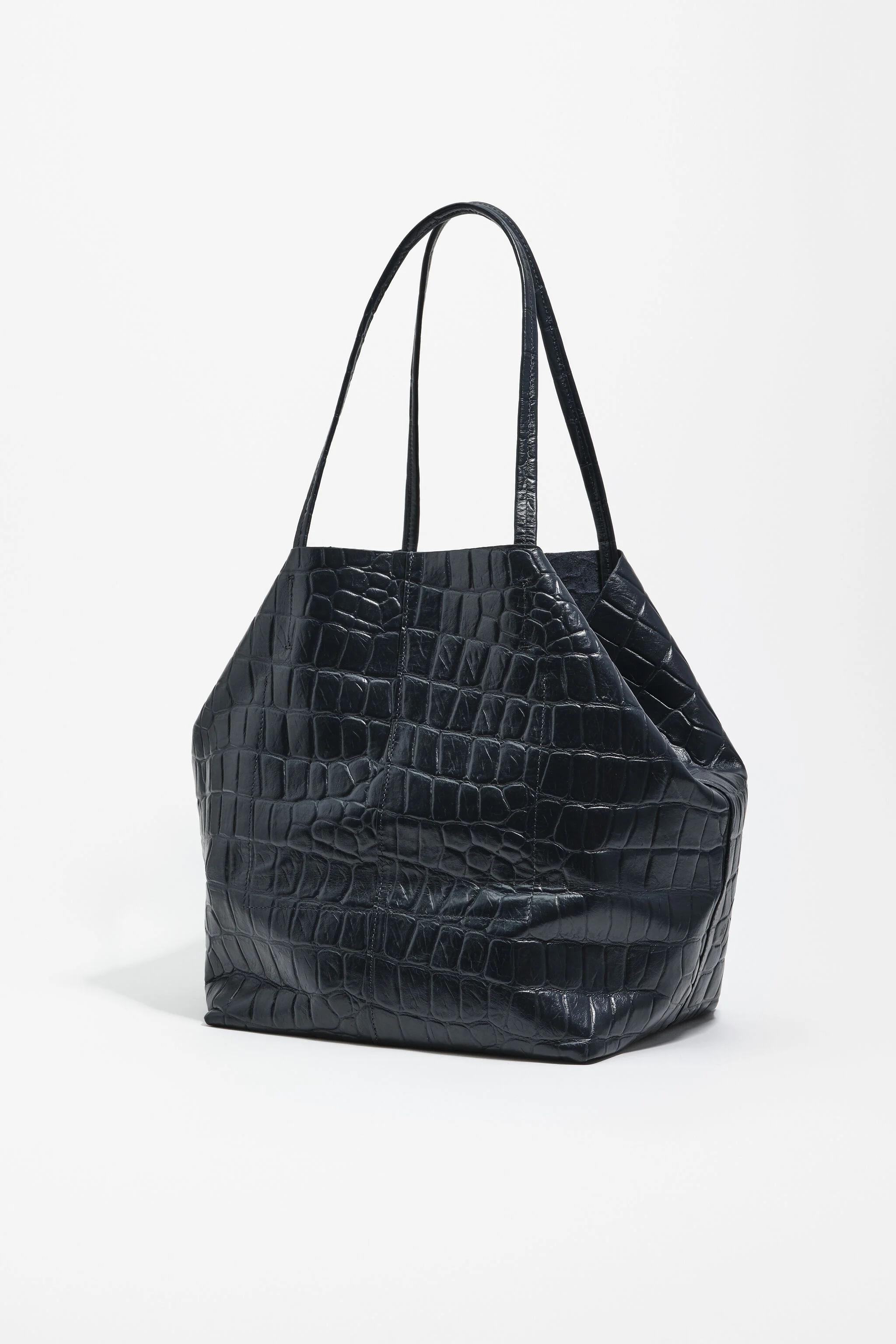 Bolsa de compras grande em couro azul petróleo com estampa de crocodilo.