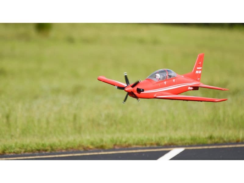 FMS Motorflugzeug Pilatus PC-21 1100 mm PNP Tiefdecker Flugmodell mit Einzeihfahrwerk