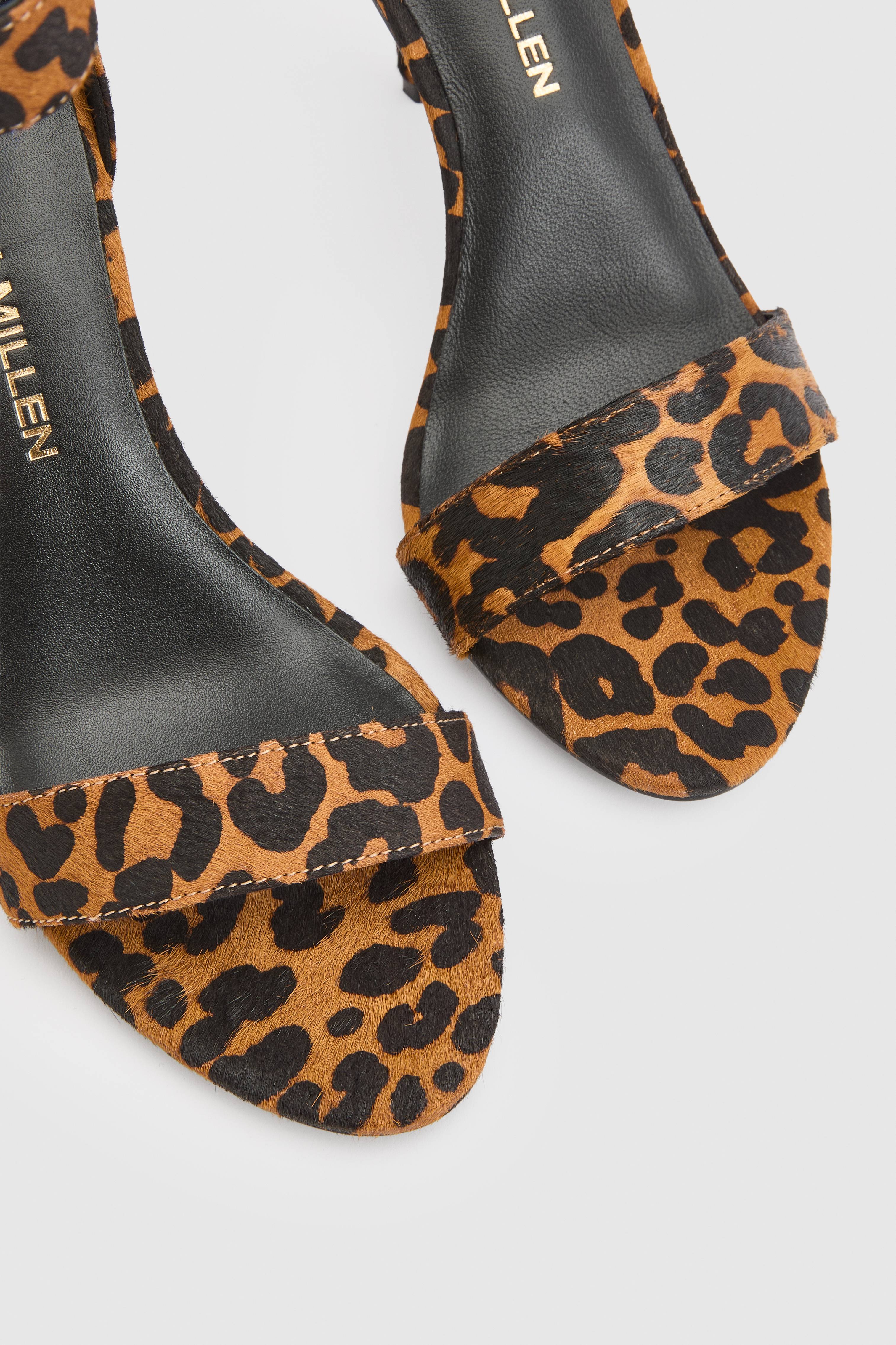 KarenMillen Sandale À Talon En Cuir Imprimé Léopard Avec Détail Fermoir Tournant