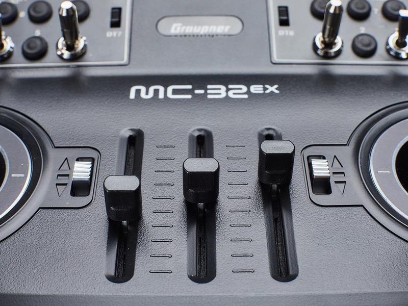 Graupner Fernsteuerung mc-32ex HoTT 32 Kanal, nur Sender 2.4 GHz HoTT Pultsender mit 32-Kanälen und 64 digitale Schalter