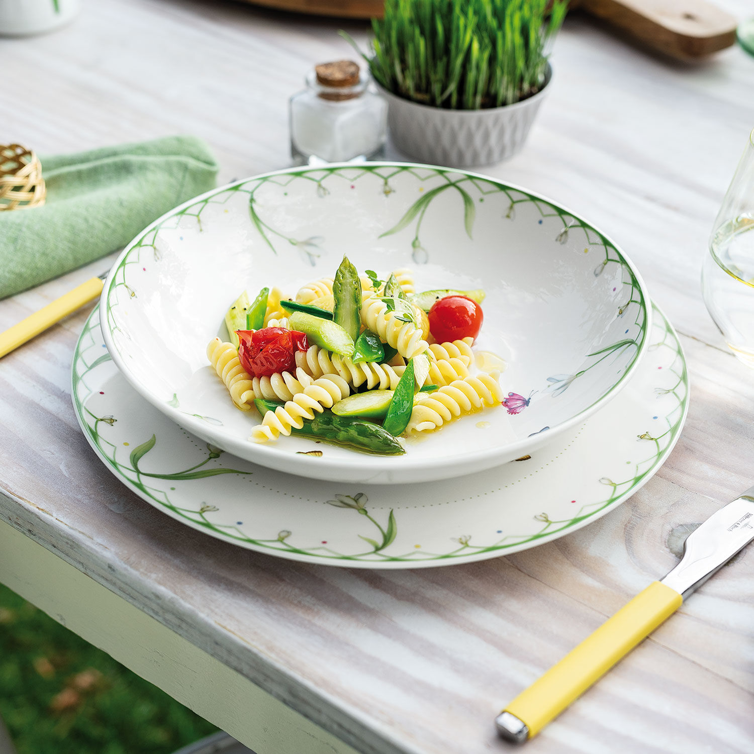 Colourful Spring Bowl Green, 20.3 oz, Premium Porcelain