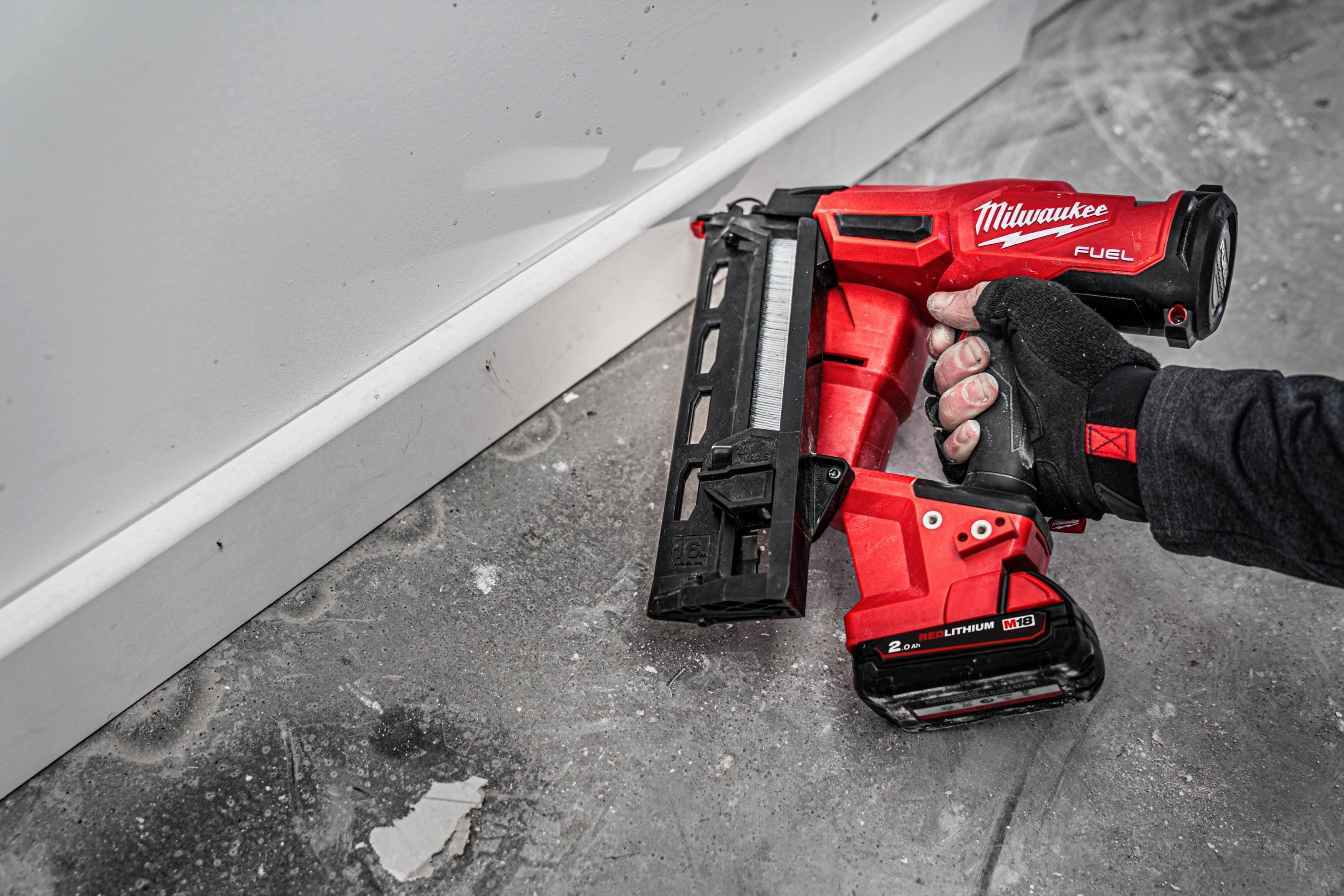 Milwaukee M18 FUEL™ FN16GA-202X Accu Afwerktacker 16Ga 18V 2.0Ah in HD-Box - 4933478092