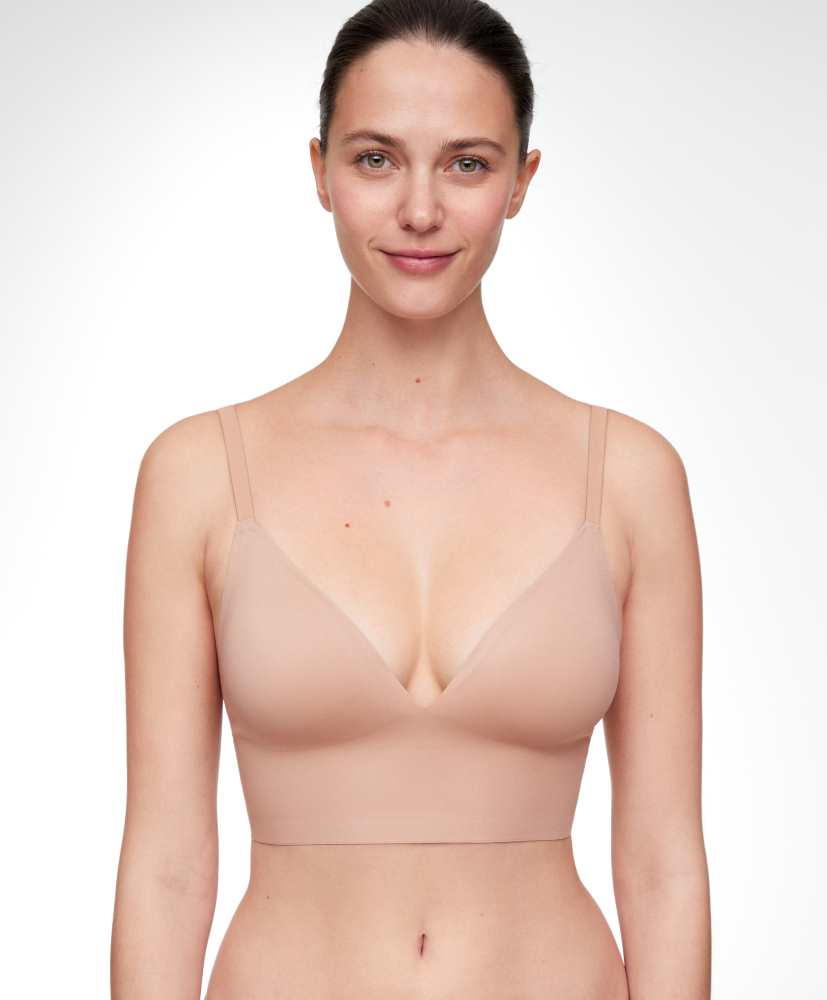 Sutiã top triangular invisível com corte a laser e decote nas costas.