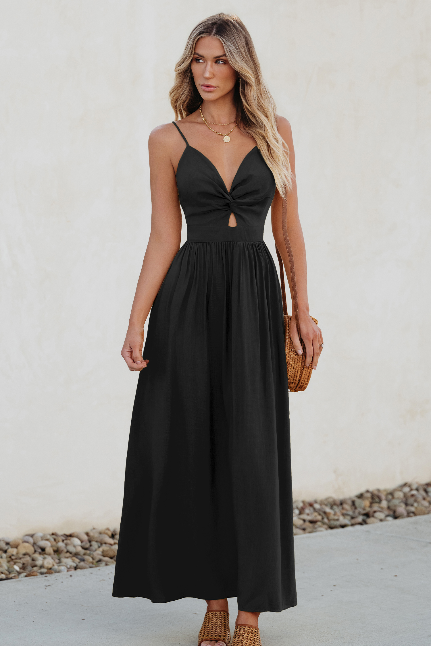 Robe maxi torsadée sur le devant avec trou de serrure noire