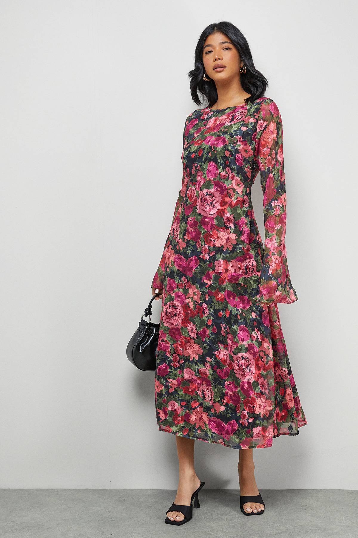 Warehouse Robe Midi Biais en Mousseline Fleurie Dévorée à Encolure Bardot