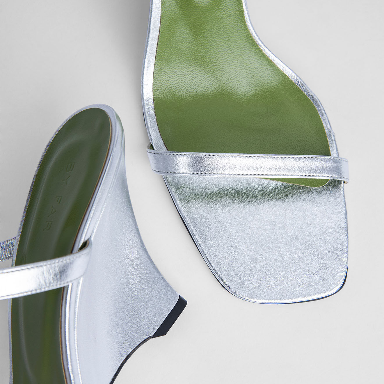 By Far Mules compensées en Cuir Steffi argentées - Talon 9 cm